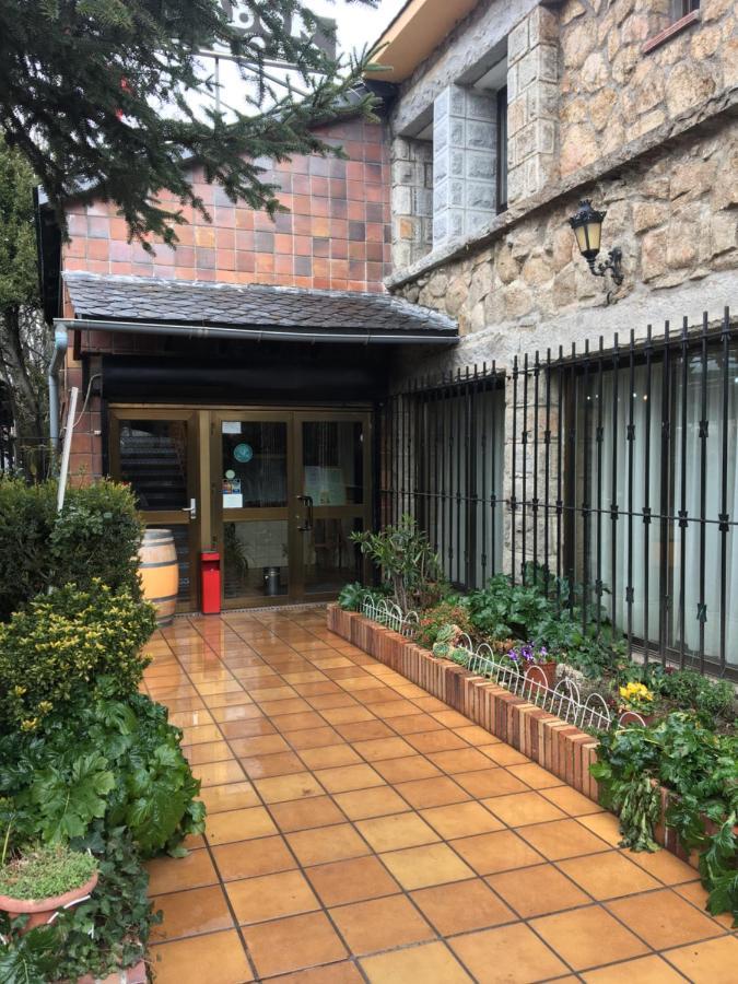 Gran Hostal Asador De Soto Soto del Real Exterior photo
